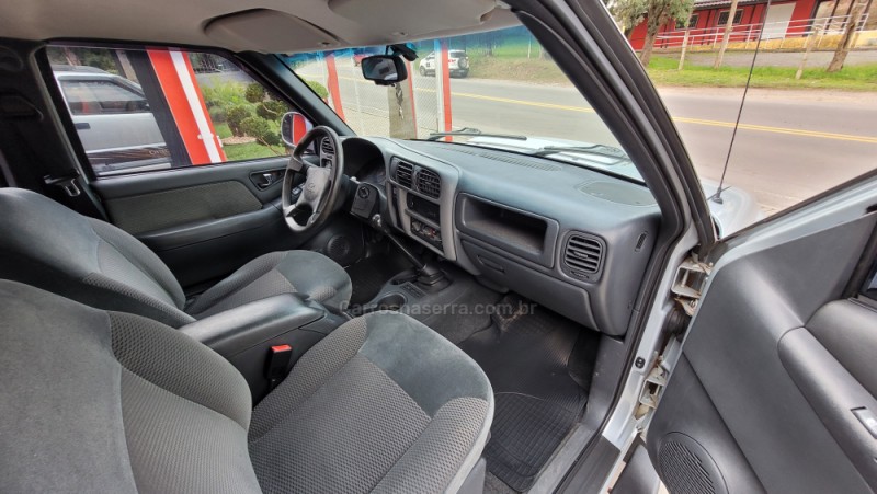 S10 2.4 MPFI RODEIO 4X2 CD 8V FLEX 4P MANUAL - 2011 - CAXIAS DO SUL