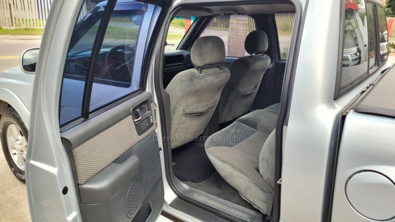S10 2.4 MPFI RODEIO 4X2 CD 8V FLEX 4P MANUAL - 2011 - CAXIAS DO SUL