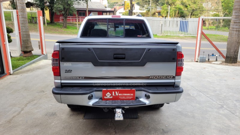 S10 2.4 MPFI RODEIO 4X2 CD 8V FLEX 4P MANUAL - 2011 - CAXIAS DO SUL