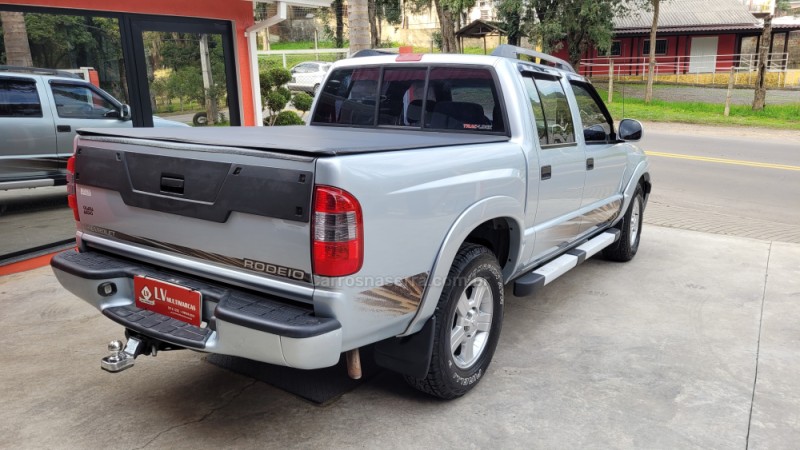 S10 2.4 MPFI RODEIO 4X2 CD 8V FLEX 4P MANUAL - 2011 - CAXIAS DO SUL