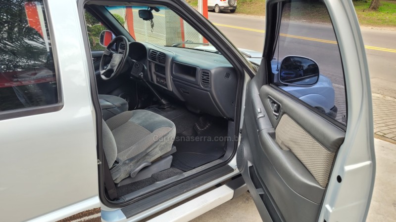 S10 2.4 MPFI RODEIO 4X2 CD 8V FLEX 4P MANUAL - 2011 - CAXIAS DO SUL