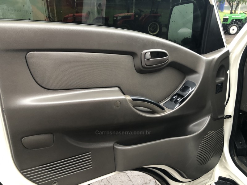 HR 2.5 LONGO COM CAÇAMBA 4X2 16V 130CV TURBO INTERCOOLER DIESEL 2P MANUAL - 2014 - VALE REAL