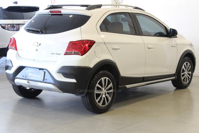 ONIX 1.4 MPFI ACTIV 8V FLEX 4P AUTOMÁTICO - 2017 - BENTO GONçALVES