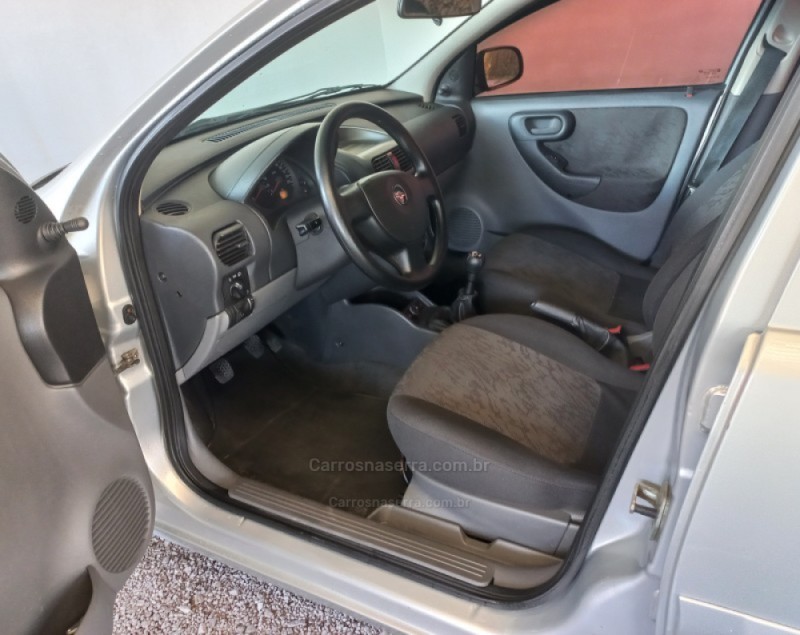 CORSA 1.0 MPFI PREMIUM SEDAN 8V GASOLINA 4P MANUAL - 2005 - CAXIAS DO SUL