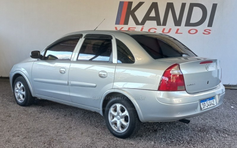 CORSA 1.0 MPFI PREMIUM SEDAN 8V GASOLINA 4P MANUAL - 2005 - CAXIAS DO SUL