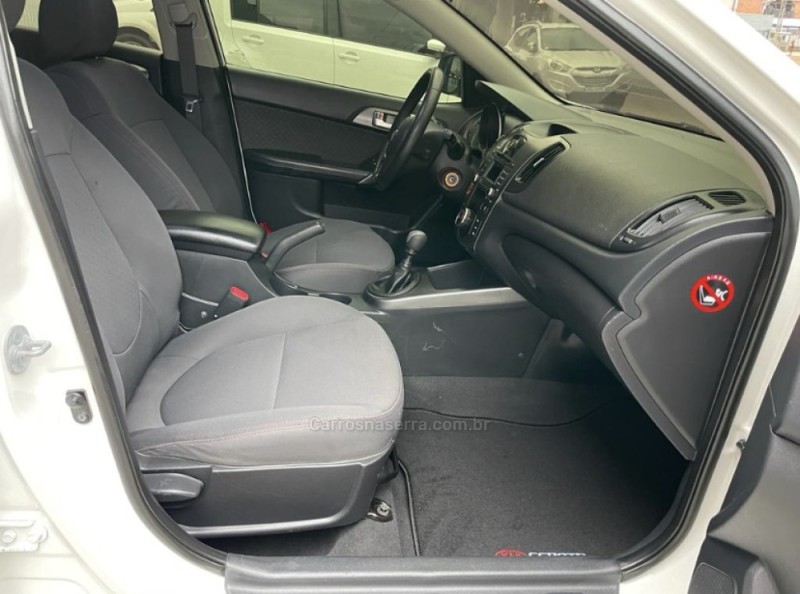 CERATO 1.6 E.213 SEDAN 16V GASOLINA 4P MANUAL - 2011 - NOVO HAMBURGO