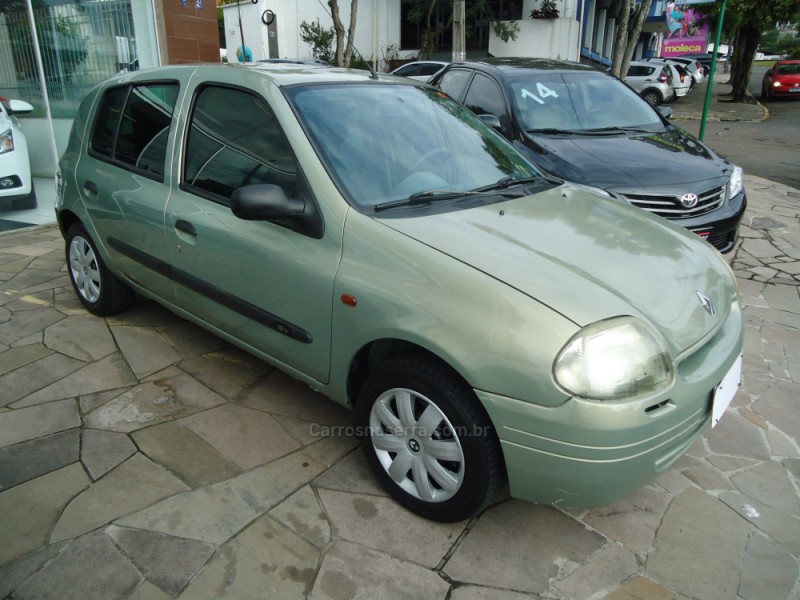 CLIO 1.0 RN 16V GASOLINA 4P MANUAL - 2002 - NOVO HAMBURGO