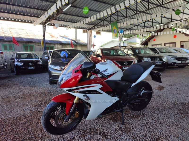 cbr 600f  2012 canela