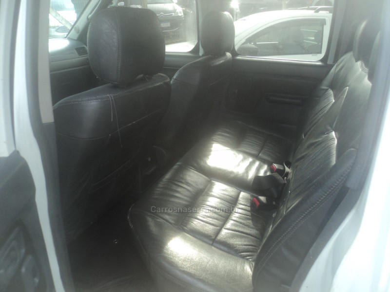 FRONTIER 2.8 SE 4X4 CD TURBO DIESEL 4P MANUAL - 2004 - FARROUPILHA
