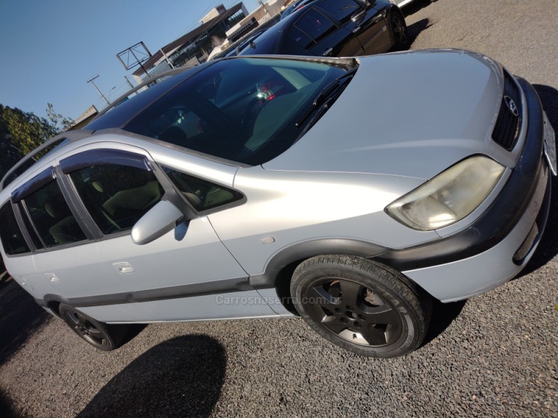 ZAFIRA 2.0 MPFI CD 8V GASOLINA 4P MANUAL - 2004 - SAPIRANGA