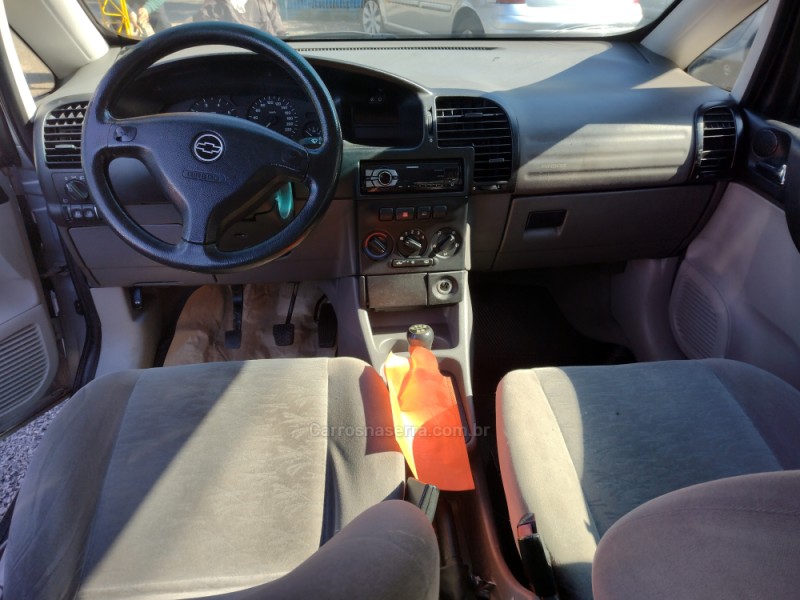ZAFIRA 2.0 MPFI CD 8V GASOLINA 4P MANUAL - 2004 - SAPIRANGA
