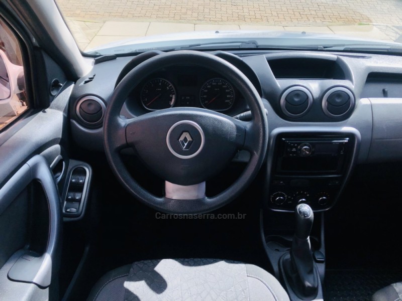 DUSTER 1.6 EXPRESSION 4X2 16V FLEX 4P MANUAL - 2014 - NOVA PETRóPOLIS