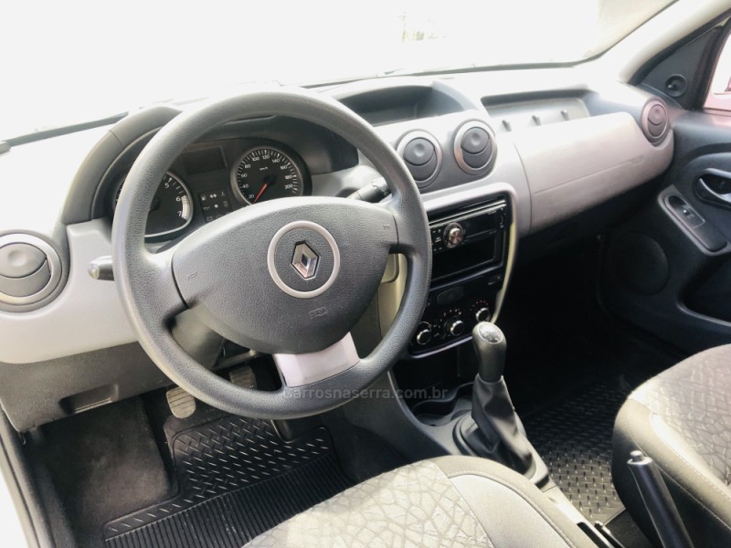 DUSTER 1.6 EXPRESSION 4X2 16V FLEX 4P MANUAL - 2014 - NOVA PETRóPOLIS