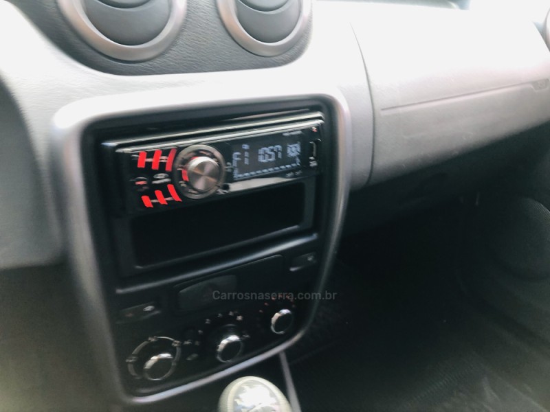 DUSTER 1.6 EXPRESSION 4X2 16V FLEX 4P MANUAL - 2014 - NOVA PETRóPOLIS
