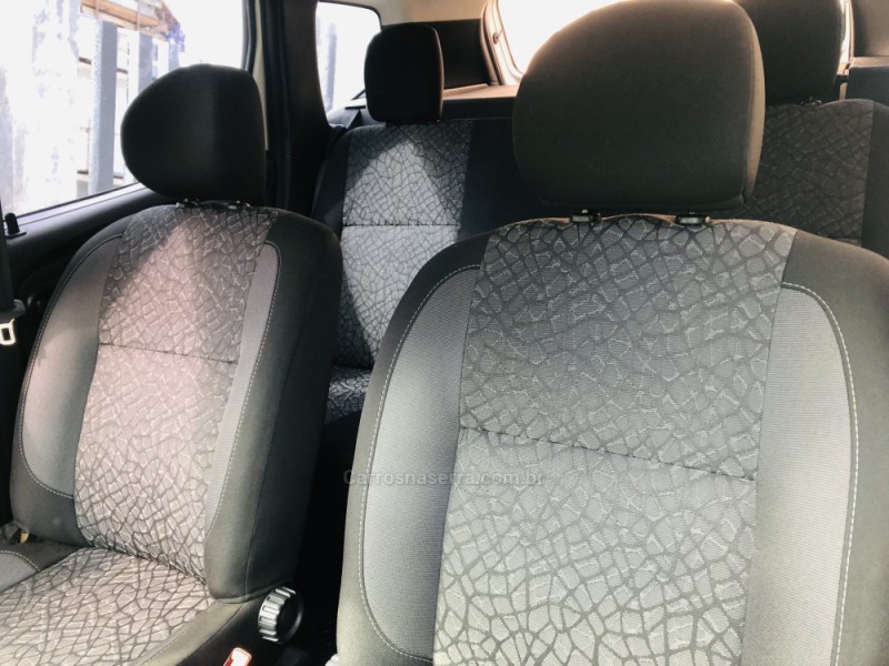DUSTER 1.6 EXPRESSION 4X2 16V FLEX 4P MANUAL - 2014 - NOVA PETRóPOLIS
