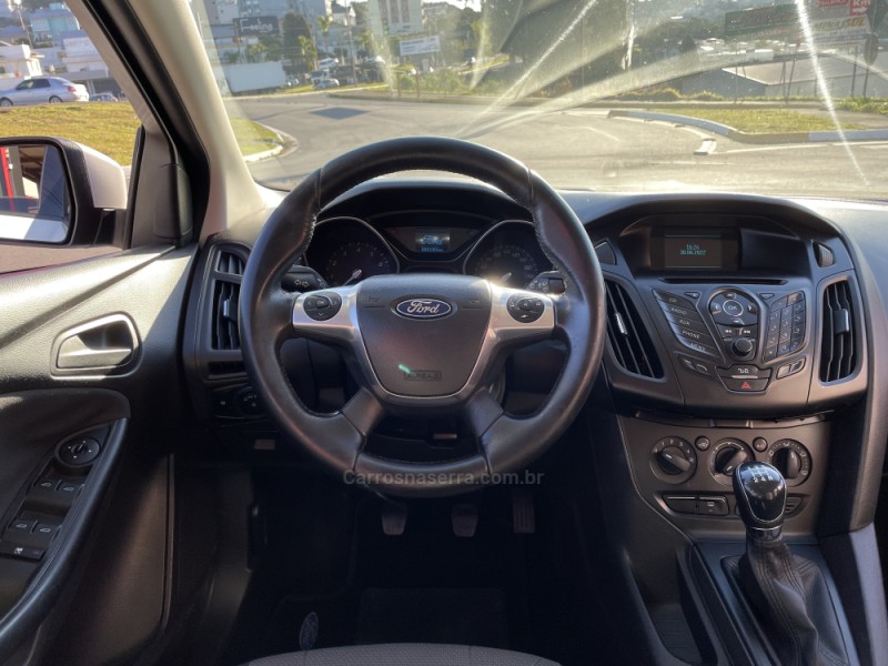 FOCUS 1.6 S 16V FLEX 4P MANUAL - 2015 - FARROUPILHA