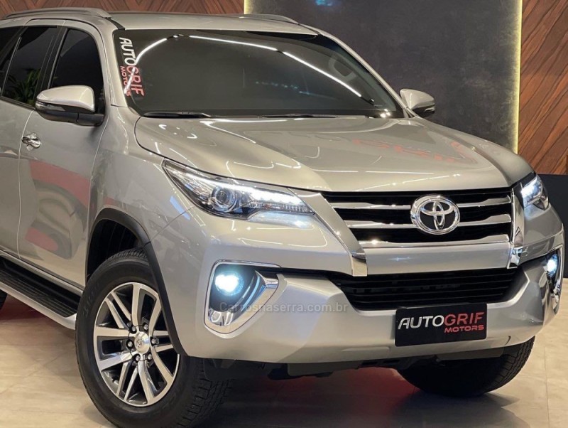 HILUX SW4 2.8 SRX 4X4 7 LUGARES 16V TURBO INTERCOOLER DIESEL 4P AUTOMÁTICO - 2020 - CAMPO BOM