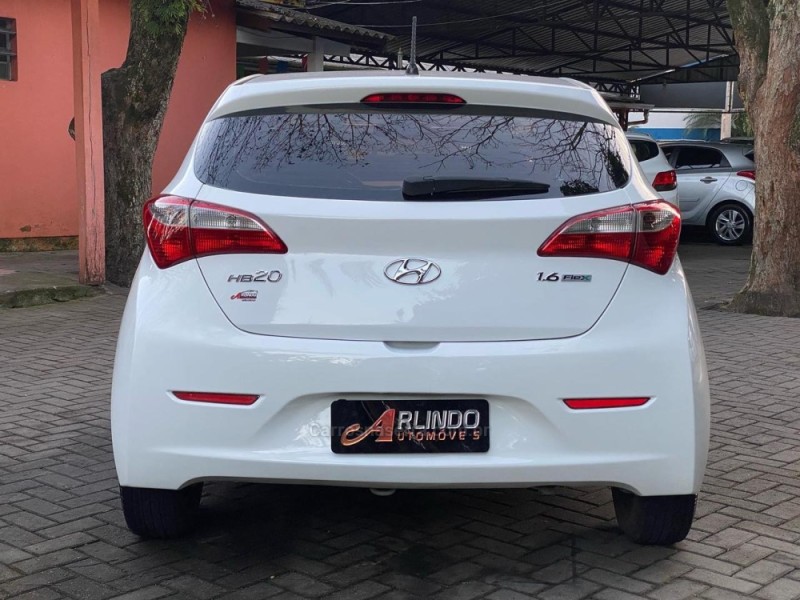 HB20 1.6 COMFORT PLUS 16V FLEX 4P MANUAL - 2014 - PAROBé