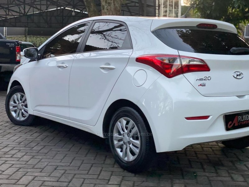 HB20 1.6 COMFORT PLUS 16V FLEX 4P MANUAL - 2014 - PAROBé