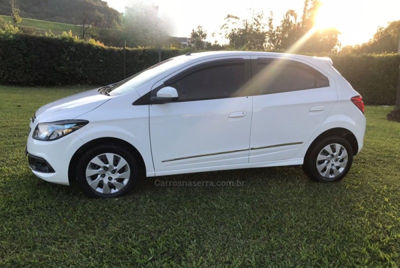 ONIX 1.4 MPFI LT 8V FLEX 4P MANUAL - 2016 - BOM PRINCíPIO