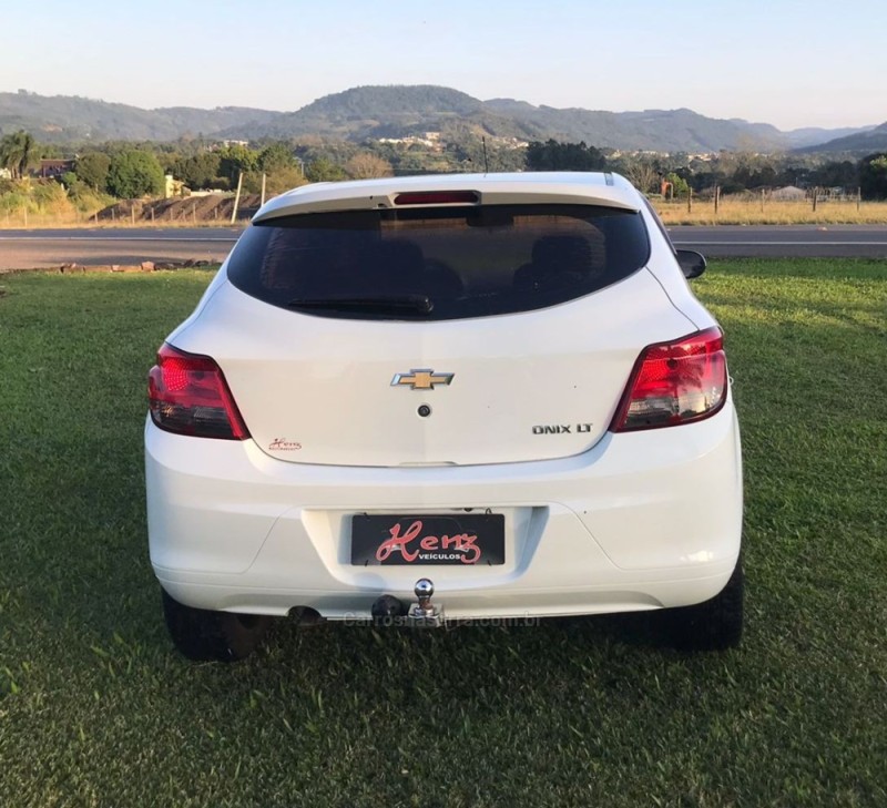 ONIX 1.4 MPFI LT 8V FLEX 4P MANUAL - 2016 - BOM PRINCíPIO