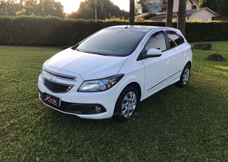 ONIX 1.4 MPFI LT 8V FLEX 4P MANUAL - 2016 - BOM PRINCíPIO