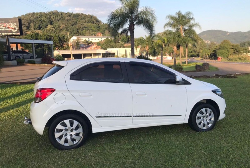 ONIX 1.4 MPFI LT 8V FLEX 4P MANUAL - 2016 - BOM PRINCíPIO