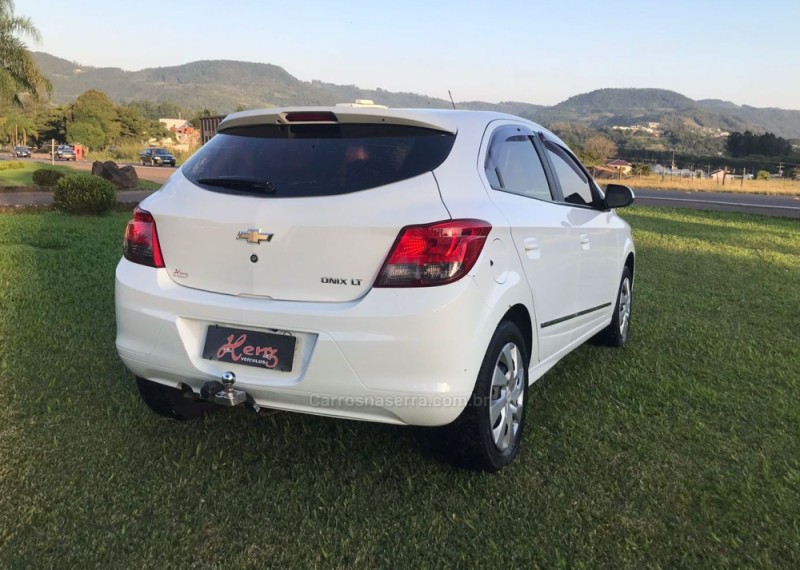 ONIX 1.4 MPFI LT 8V FLEX 4P MANUAL - 2016 - BOM PRINCíPIO