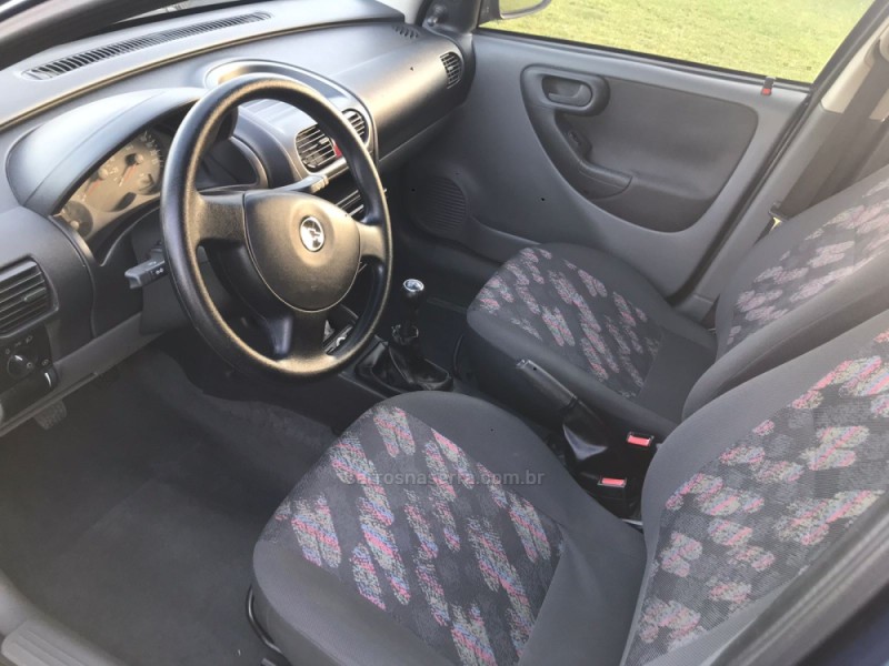 CORSA 1.0 MPFI JOY SEDAN 8V FLEX 4P MANUAL - 2003 - BOM PRINCíPIO