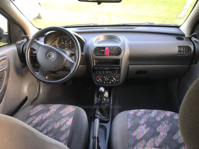 CORSA 1.0 MPFI JOY SEDAN 8V FLEX 4P MANUAL - 2003 - BOM PRINCíPIO