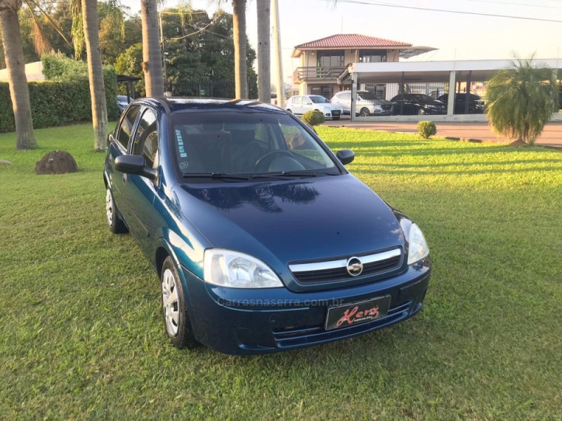 CORSA 1.0 MPFI JOY SEDAN 8V FLEX 4P MANUAL - 2003 - BOM PRINCíPIO