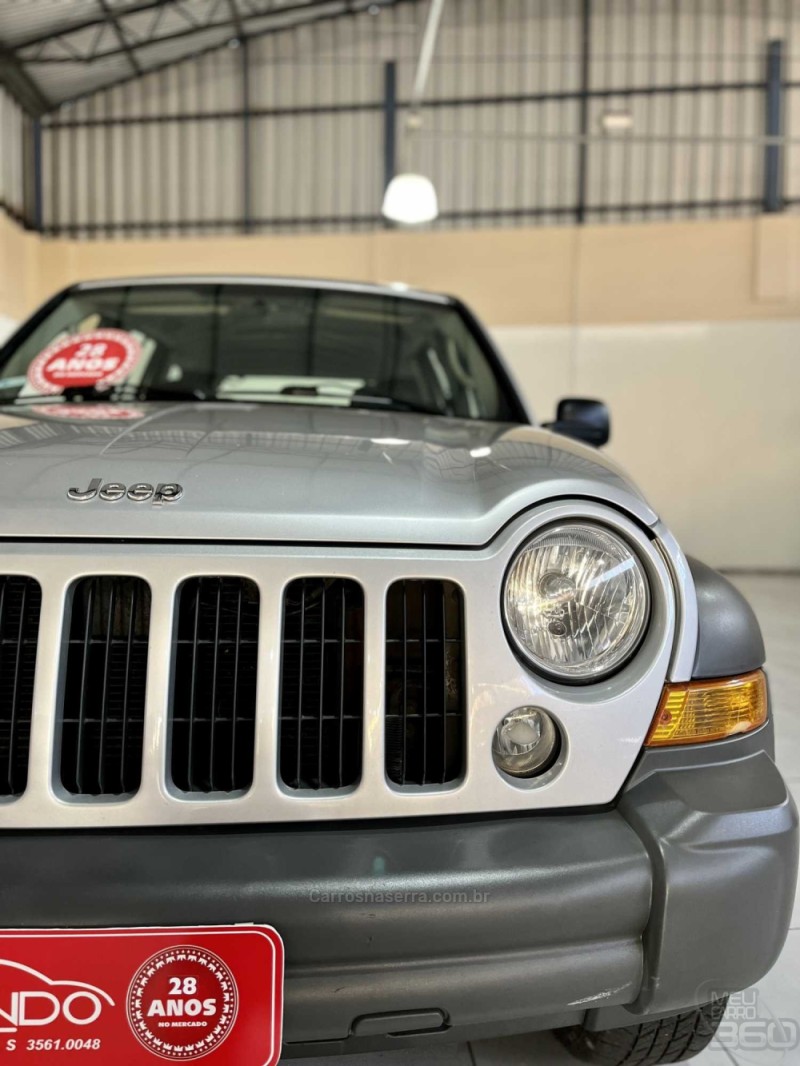 CHEROKEE 3.7 SPORT 4X4 V6 12V GASOLINA 4P AUTOMÁTICO - 2006 - ESTâNCIA VELHA