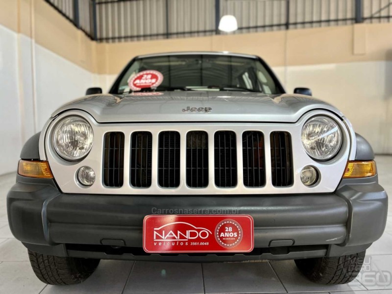 CHEROKEE 3.7 SPORT 4X4 V6 12V GASOLINA 4P AUTOMÁTICO - 2006 - ESTâNCIA VELHA