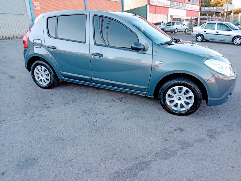 SANDERO 1.0 EXPRESSION 16V FLEX 4P MANUAL - 2009 - CAXIAS DO SUL