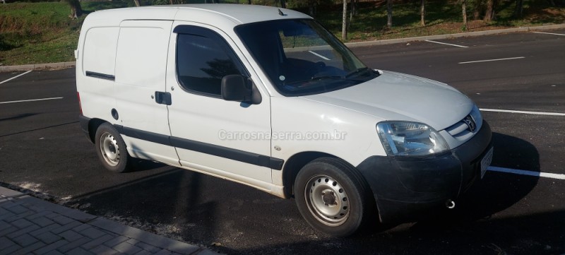 PARTNER 1.6 FURGÃO 16V GASOLINA 3P MANUAL - 2011 - BOM PRINCíPIO
