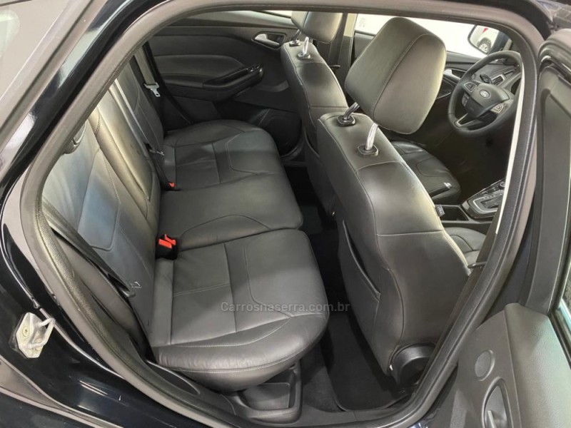FOCUS 2.0 TITANIUM PLUS FASTBACK 16V FLEX 4P AUTOMÁTICO - 2016 - CAXIAS DO SUL