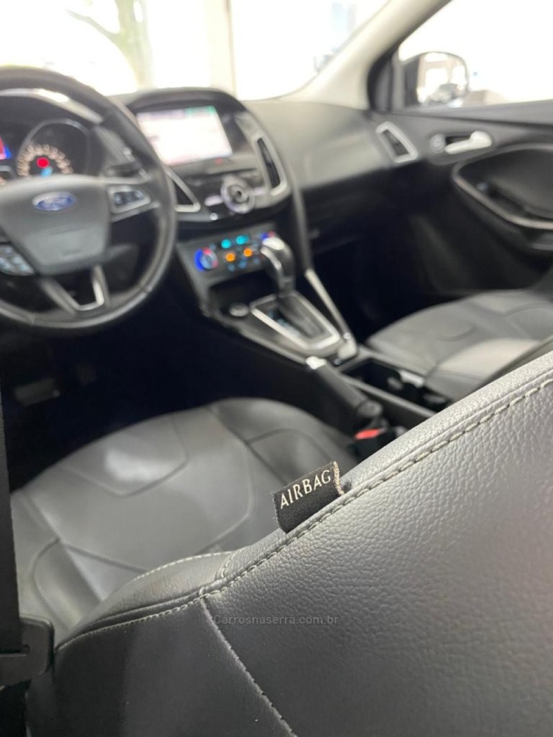 FOCUS 2.0 TITANIUM PLUS FASTBACK 16V FLEX 4P AUTOMÁTICO - 2016 - CAXIAS DO SUL