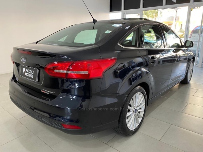 FOCUS 2.0 TITANIUM PLUS FASTBACK 16V FLEX 4P AUTOMÁTICO - 2016 - CAXIAS DO SUL