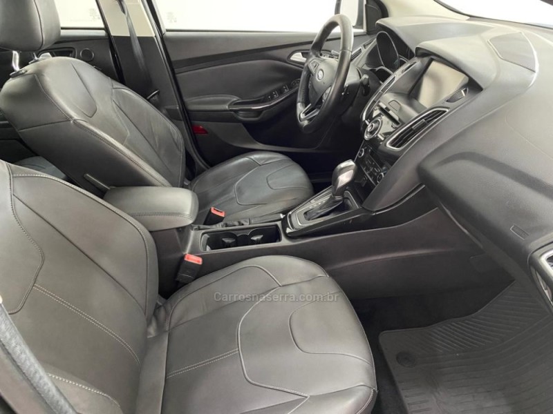 FOCUS 2.0 TITANIUM PLUS FASTBACK 16V FLEX 4P AUTOMÁTICO - 2016 - CAXIAS DO SUL