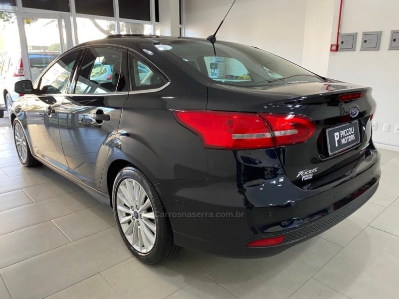 FOCUS 2.0 TITANIUM PLUS FASTBACK 16V FLEX 4P AUTOMÁTICO - 2016 - CAXIAS DO SUL