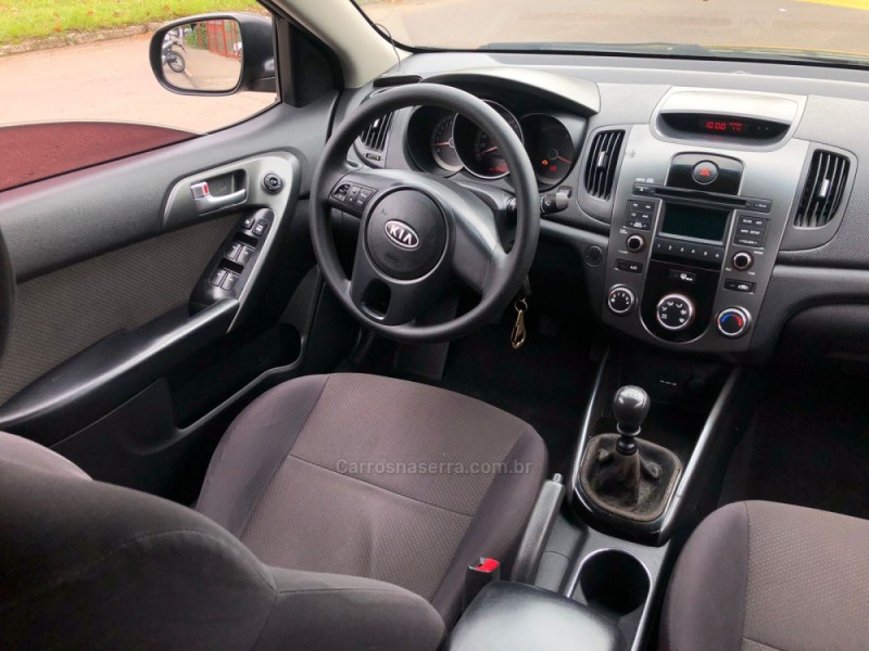 CERATO 1.6 EX SEDAN 16V GASOLINA 4P MANUAL - 2011 - CANELA