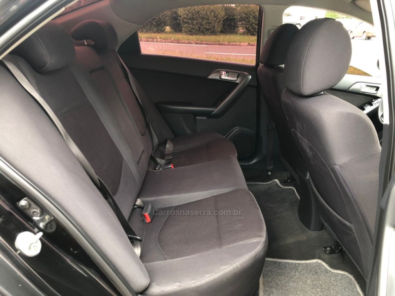 CERATO 1.6 EX SEDAN 16V GASOLINA 4P MANUAL - 2011 - CANELA