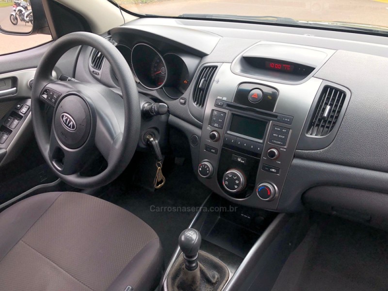 CERATO 1.6 EX SEDAN 16V GASOLINA 4P MANUAL - 2011 - CANELA