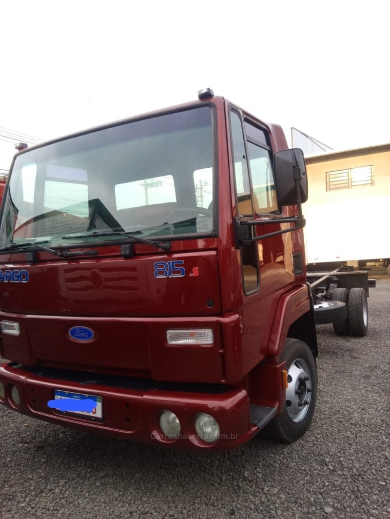cargo 815  2003 portao