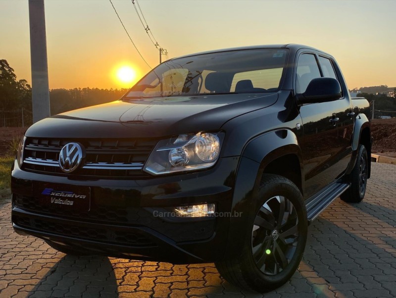 AMAROK 2.0 TRENDLINE 4X4 CD 16V TURBO INTERCOOLER DIESEL 4P AUTOMÁTICO - 2017 - MONTENEGRO