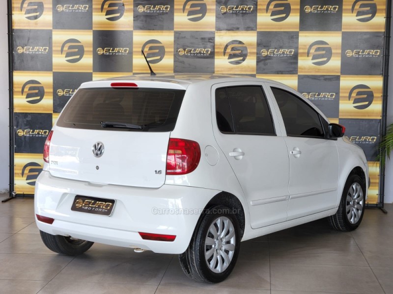 FOX 1.6 MI 8V FLEX 4P MANUAL - 2011 - PORTãO