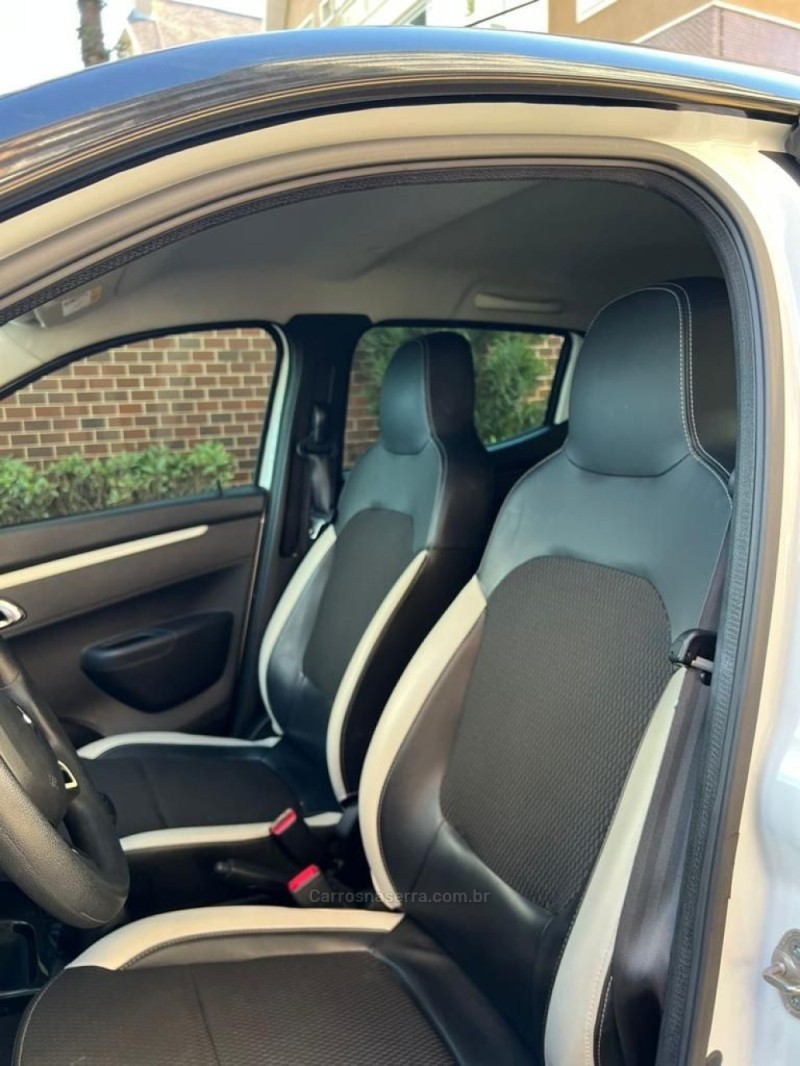 KWID 1.0 12V SCE FLEX INTENSE MANUAL - 2019 - CANELA