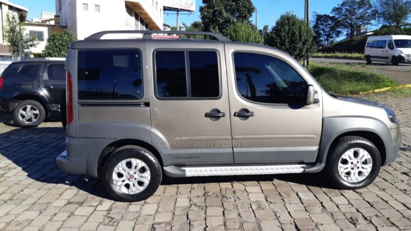 DOBLÓ 1.8 MPI ADVENTURE 8V FLEX 4P MANUAL - 2012 - FARROUPILHA