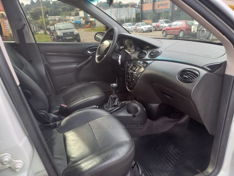 FOCUS 2.0 GHIA 16V FLEX 4P MANUAL - 2007 - FARROUPILHA