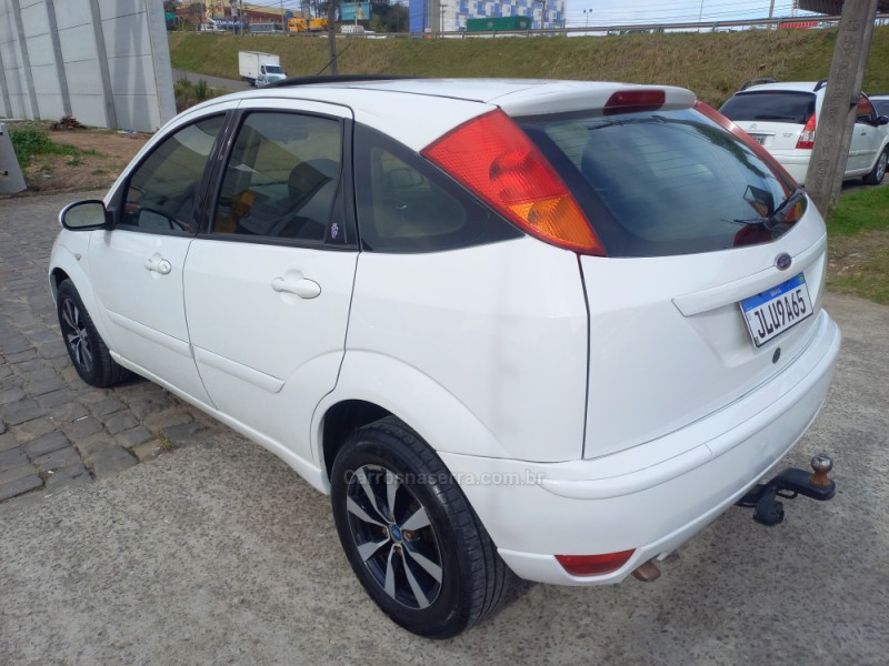 FOCUS 2.0 GHIA 16V FLEX 4P MANUAL - 2007 - FARROUPILHA